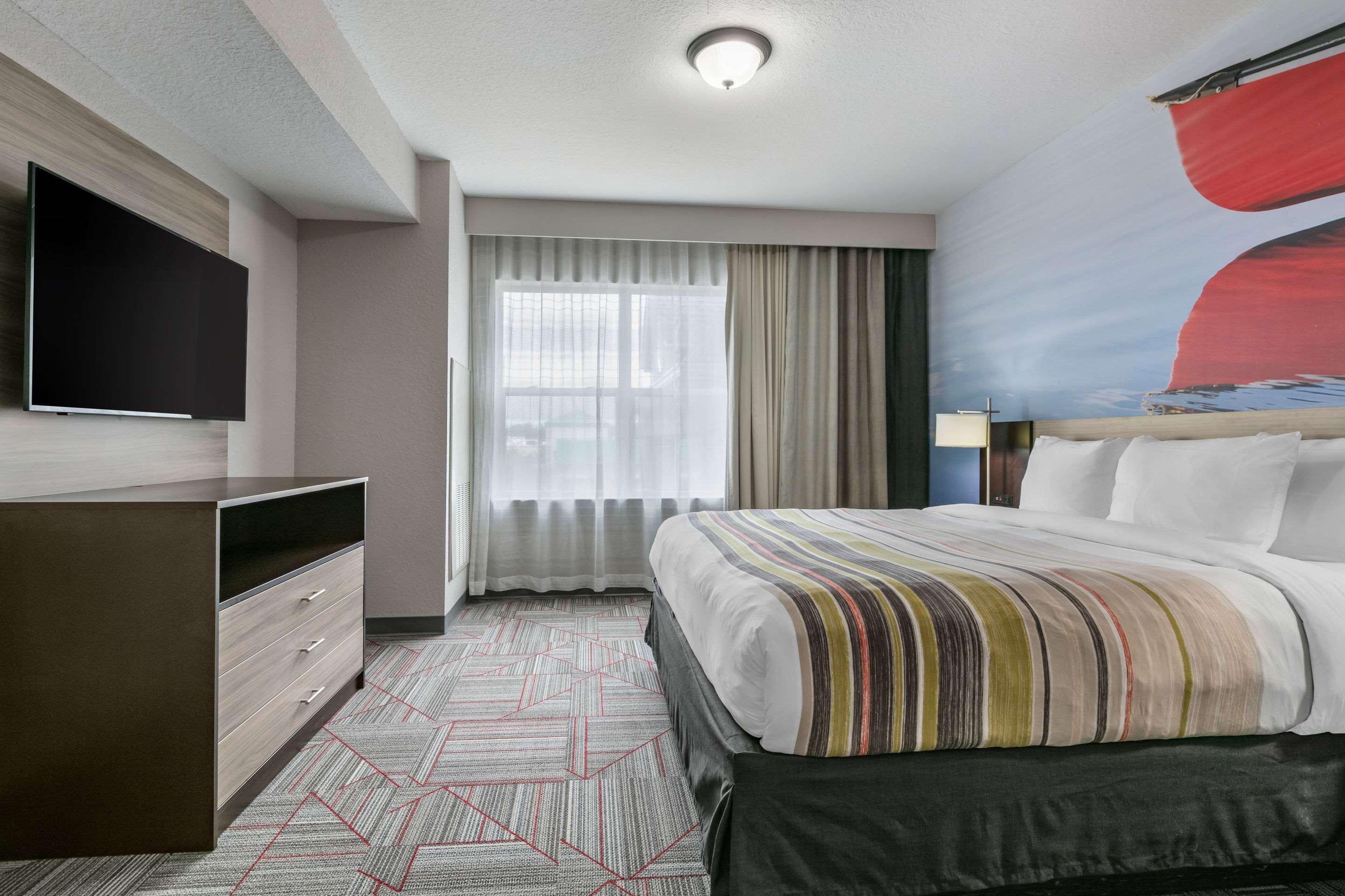 Clarion Pointe Columbus-Bradley Park Hotel Exterior foto