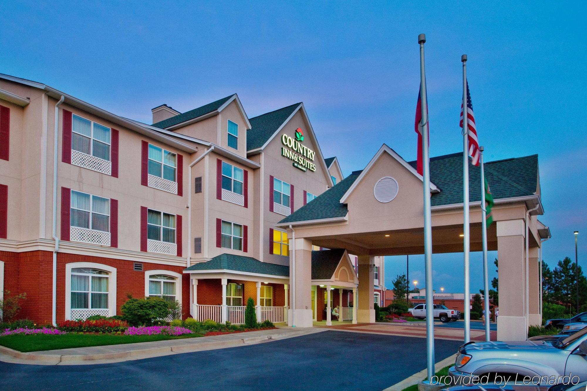 Clarion Pointe Columbus-Bradley Park Hotel Exterior foto