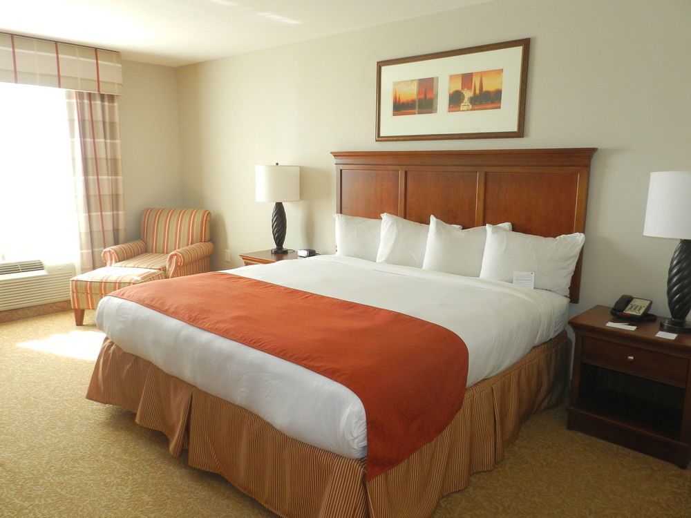 Clarion Pointe Columbus-Bradley Park Hotel Exterior foto
