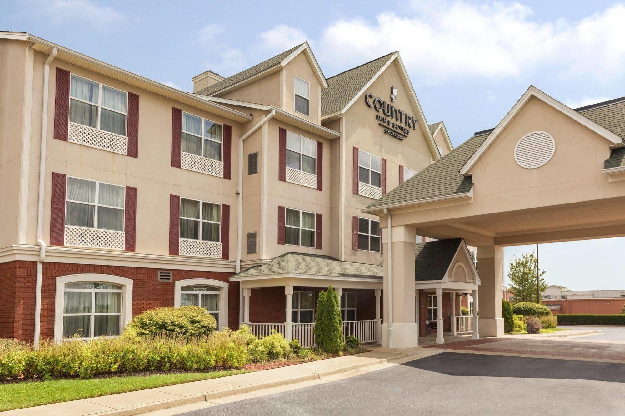 Clarion Pointe Columbus-Bradley Park Hotel Exterior foto