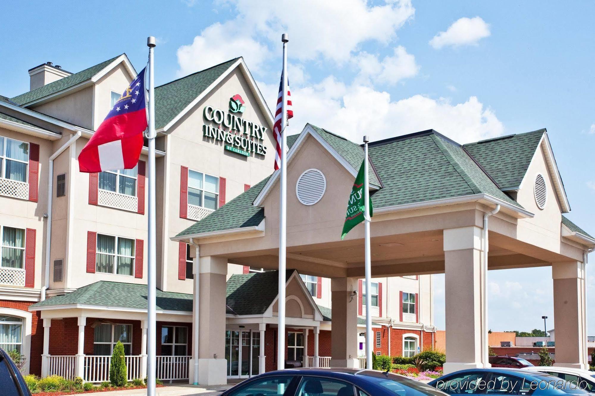 Clarion Pointe Columbus-Bradley Park Hotel Exterior foto