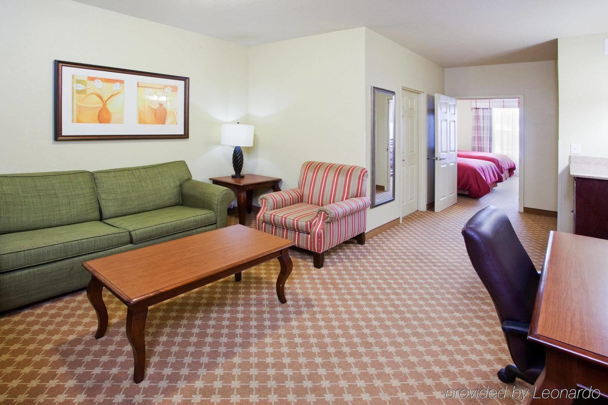 Clarion Pointe Columbus-Bradley Park Hotel Exterior foto